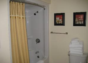 Ocean Blue Resort Myrtle Beach -Bathroom - www.JeffsCondos.com