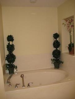 Luxury Master Bathroom Jaccuzzi Tub - Ocean Blue Myrtle Beach Direct Ocean Front - Myrtle Beach Houses for Rent